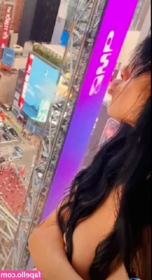 Bai Ling [ bai-ling ] - Lipstick all over my #soles from #footworship #feetfetish