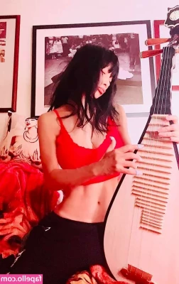 Bai Ling [ bai-ling ] - Foot Fetish session with foot job and cumshot all over my pretty feet