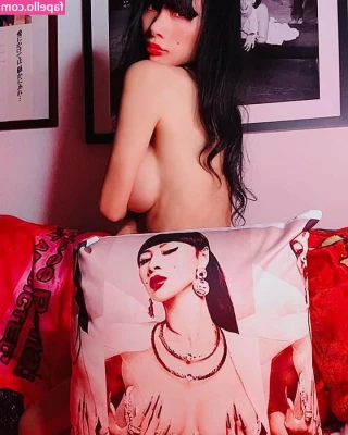 Bai Ling [ bai-ling ] - Después de un largo día en la oficina