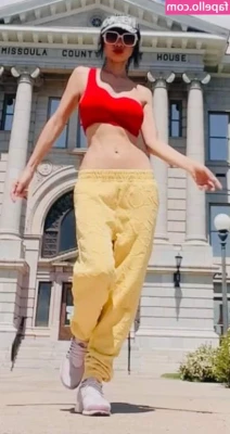 Bai Ling [ bai-ling ] - Toes freshly painted, what do we think?
