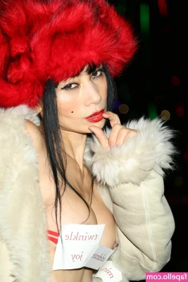 Bai Ling [ bai-ling ] - Te gusta mi gallito