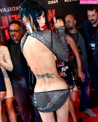 Bai Ling [ bai-ling ] - I'm so wet