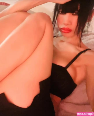 Bai Ling [ bai-ling ] - I cum right on my phone 📱