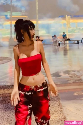 Bai Ling [ bai-ling ] - Queen of the live streams 👑