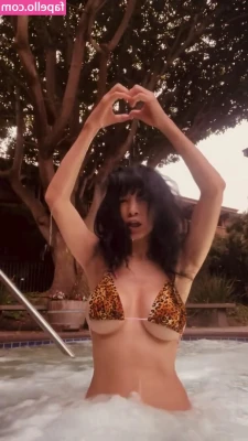 Bai Ling [ bai-ling ] - Make sure you turn auto renew on for this weeks video! Riding from