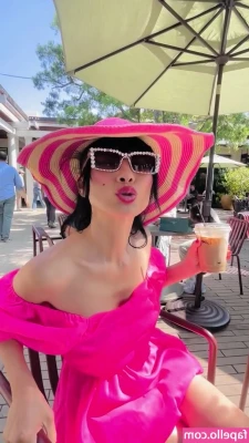 Bai Ling [ bai-ling ] - 😘 hoping to have my phone back in 2-3 days 🤞🏻