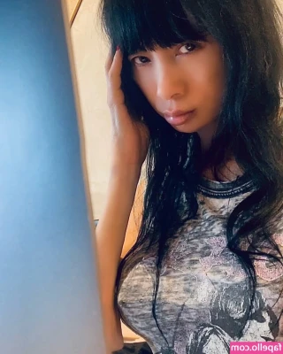 Bai Ling [ bai-ling ] - cravin sum wild shit rn … first 200 biches to tip $10 will get