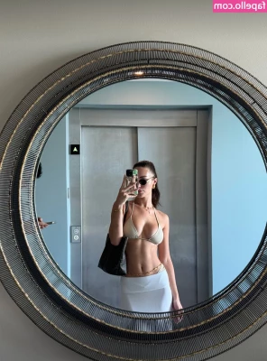 Nikki Rose [ nikki-rose ] - completely naked