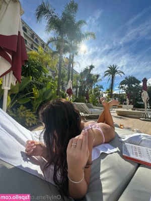 Helene Hima [ helene-hima ] - Sentir el agua caliente corriendo por mi cuerpo  ufff me encanta
