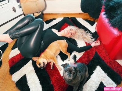 Alessandra Torresani [ alessandra-torresani ] - stuck in a blizzard <3 send for deliveries & snow removal