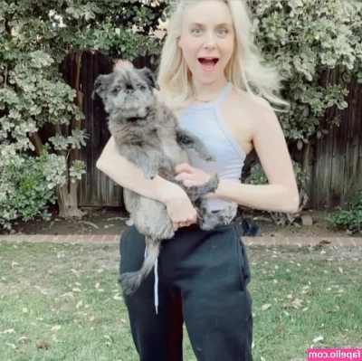 Alessandra Torresani [ alessandra-torresani ] - Can your girl fold into a pretzel like this