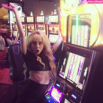 Alessandra Torresani [ alessandra-torresani ] - Crewella de vill