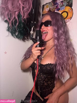 bluntbarbie - Watch me pleasure myself, and turn audio on to hear how wet I am . ;D