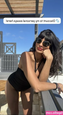 Jameela Jamil [ jameela-jamil-1 ] - First belly rubbing video with lotion. Watch me rub my belly :)  