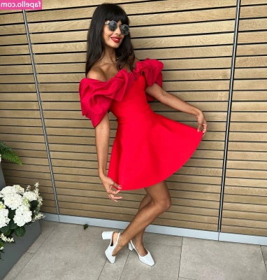 Jameela Jamil [ jameela-jamil-1 ] - Am i hot :)