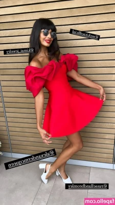 Jameela Jamil [ jameela-jamil-1 ] - Prontinho, só tu vir sentar.