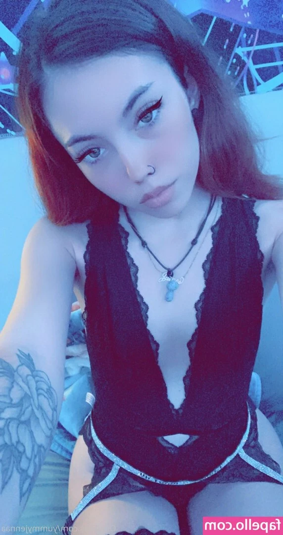 pintsizejenna - Who’s making dinner?