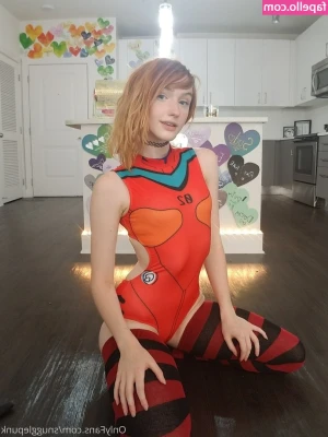 SnugglePunk - Just a lil under the dress reveal😊