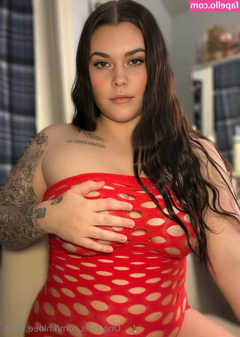 khloee.wren [ khloee-wren ] - I really want to fit this but it’s SO thick 😳