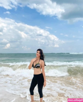 Sonali Raut [ sonali-raut ] - Its a flip book!!! SCROLL RIGHT to see me getting out of the hot tub.
