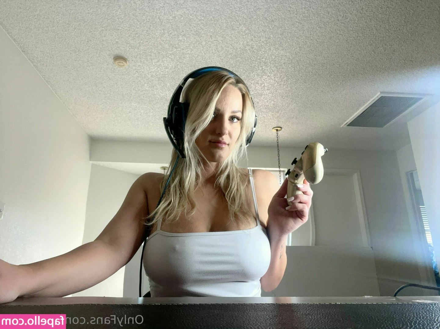 emilyyxx - Got a new toy   new content coming soon
