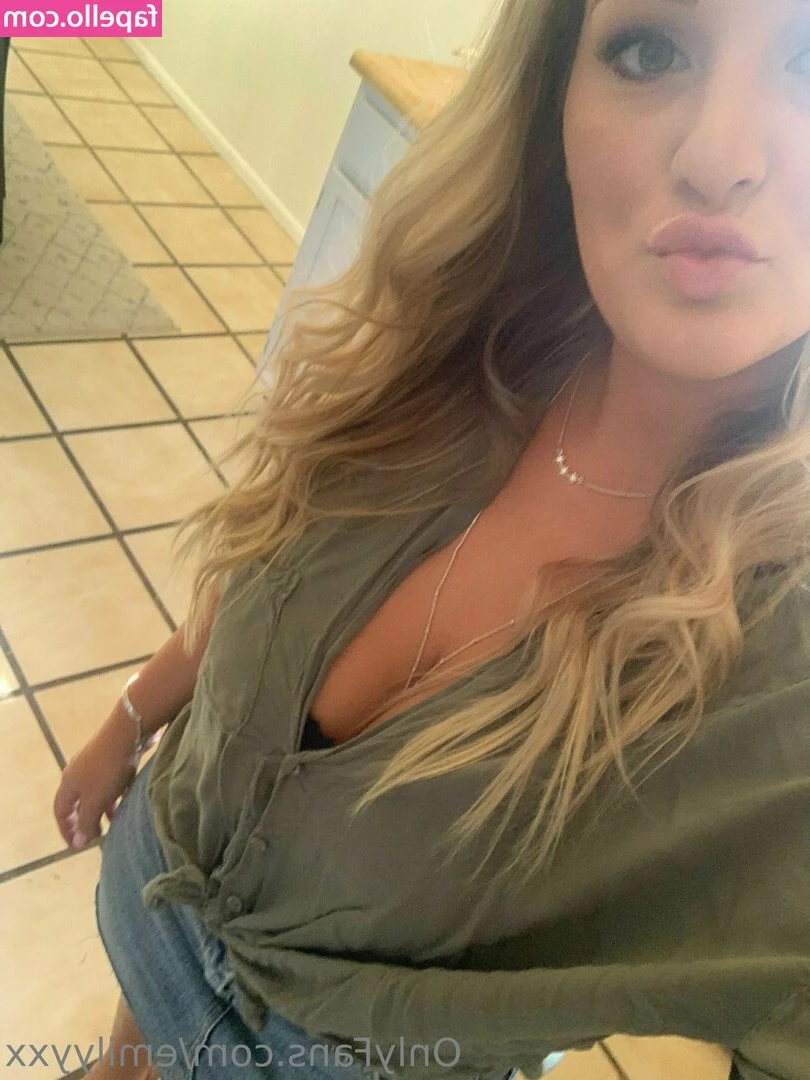 emilyyxx - Would you take me under the bleachers?