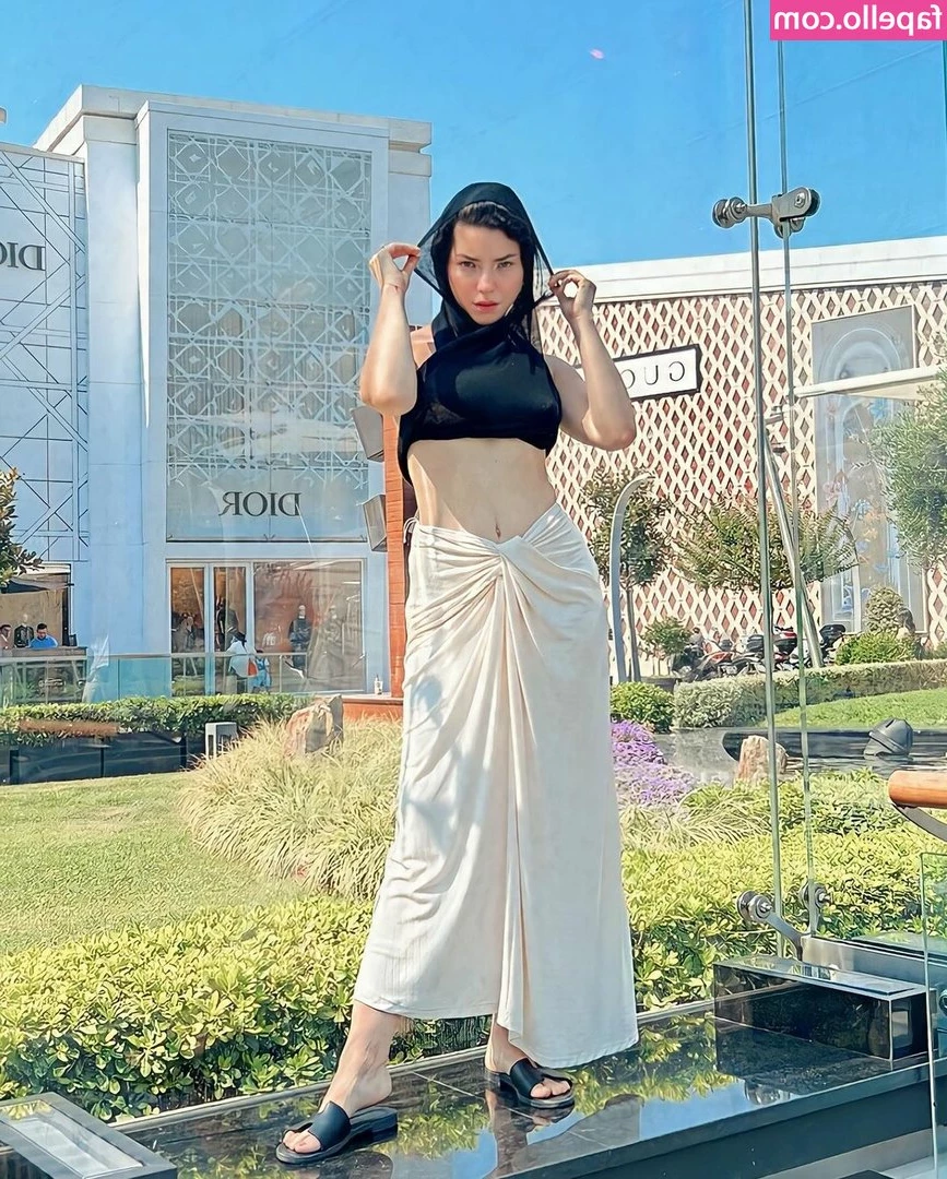 Merve Bolugur [ merve-bolugur ] - https://onlyfans.com/34309613/bustyambz   Its Star Trek Day! Copy the