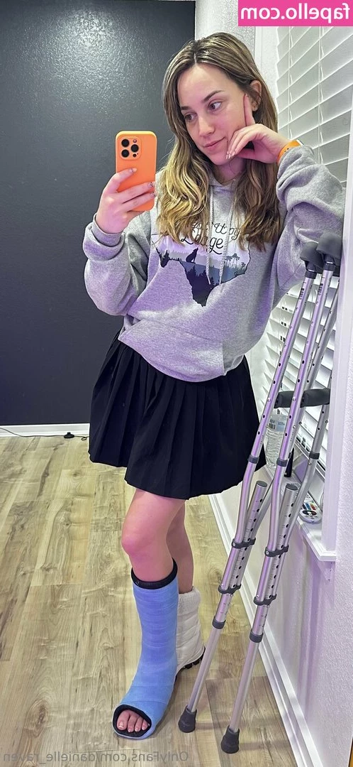 danielle_raven [ danielle-raven ] - Solo Juggalette session with my glass dildo  Watch me fill my pussy