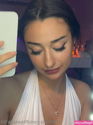 fitnessgirl98 - Glow in the dark paint feet