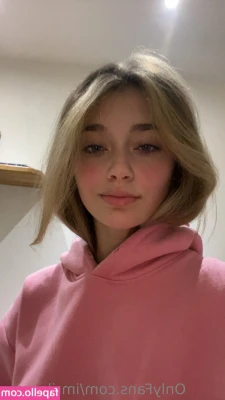imrileyrain - Peach bottoms are better then apple bottoms 🍑 > 🍎