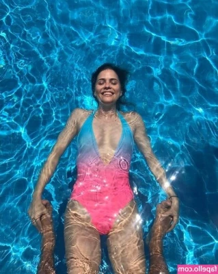 Shelley Hennig [ shelley-hennig ] - Can you give me a helping hand? 😏