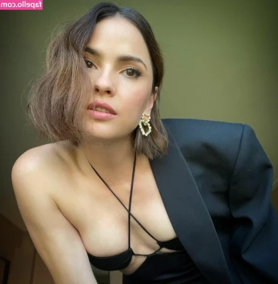 Shelley Hennig [ shelley-hennig ] - Fucking my pussy with my window open while the neighbor watches