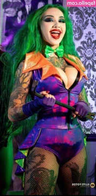 WWE Shotzi [ wwe-shotzi ] - wouldn t you like to bury your cock between these cheeks