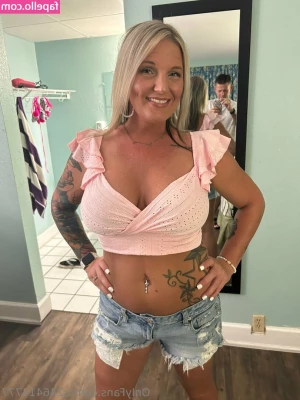 u246414777 - Check you DM s for a full length sexy Rollerskating stripping video
