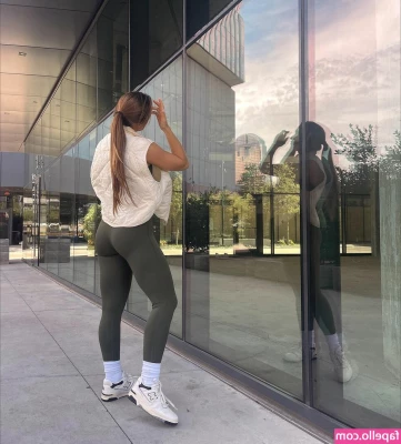 Kylie Holbeck [ kylie-holbeck ] - HAPPYSATURDAY