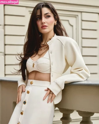 Hande Ercel [ hande-ercel ] - I love getting you all horny in our dms xx