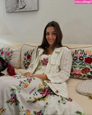 Hande Ercel [ hande-ercel ] - Hugging for warmth! 🥰