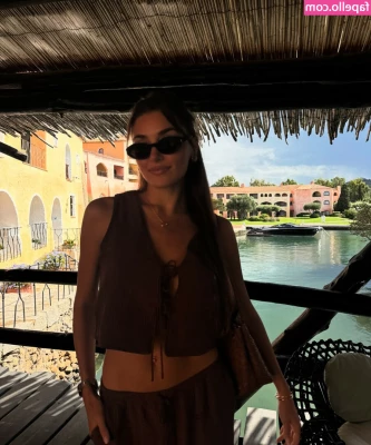 Hande Ercel [ hande-ercel ] - Cute and simple