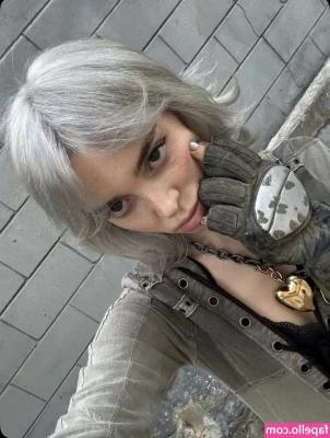 Sophie Powers [ sophie-powers ] - Look good to you? There's a whole video this is from (and it's really