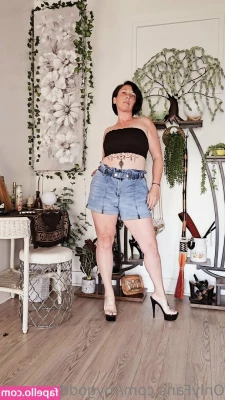 mygoddesswitch2 - Happy Sunday peeps!  https://onlyfans.com/236254379/tinytoni