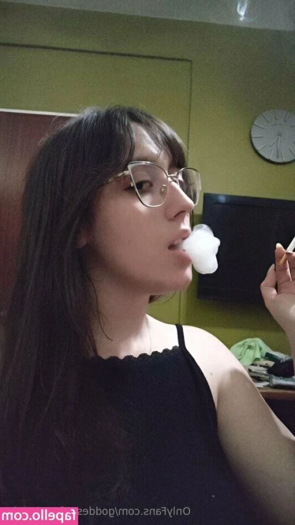 goddessofsmoke_vip [ goddessofsmoke-vip ] - Stream started at 08 05 2020 03 59 pm  Live stream shower