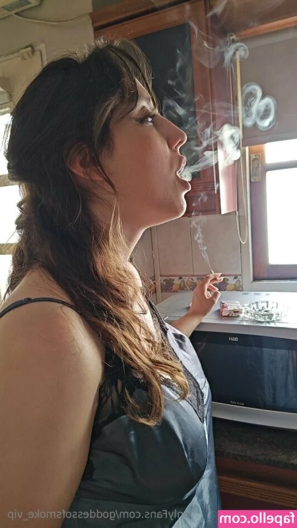 goddessofsmoke_vip [ goddessofsmoke-vip ] - Good morningggg rise and shine we're going to have a good fucking day
