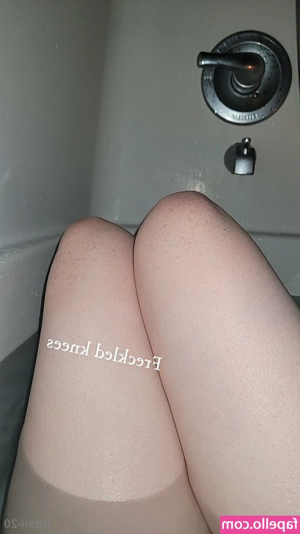 nickiifree - Monday is a bootyful day