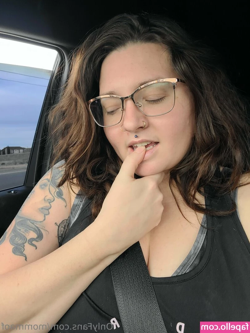 mommaof - Fuck me on the table