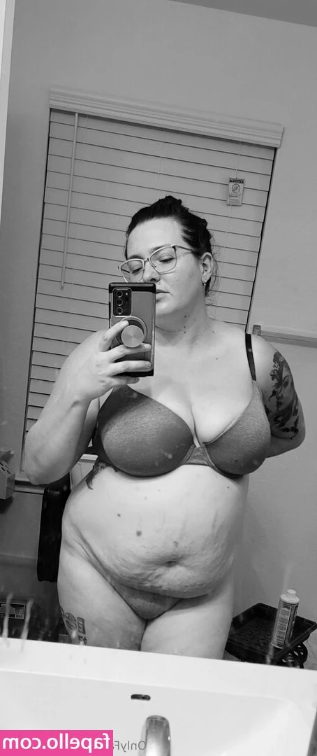 mommaof - Feeling cozy  wish you were here to keep me warm