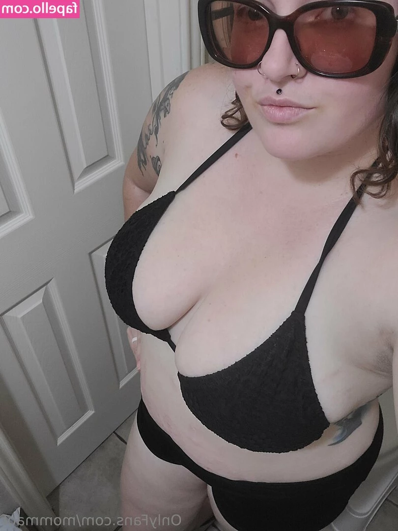 mommaof - Spam my page with lots of likes and I’ll send you some free treats.