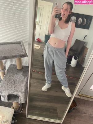 primcessflora - gooning for me > fucking her 🤢