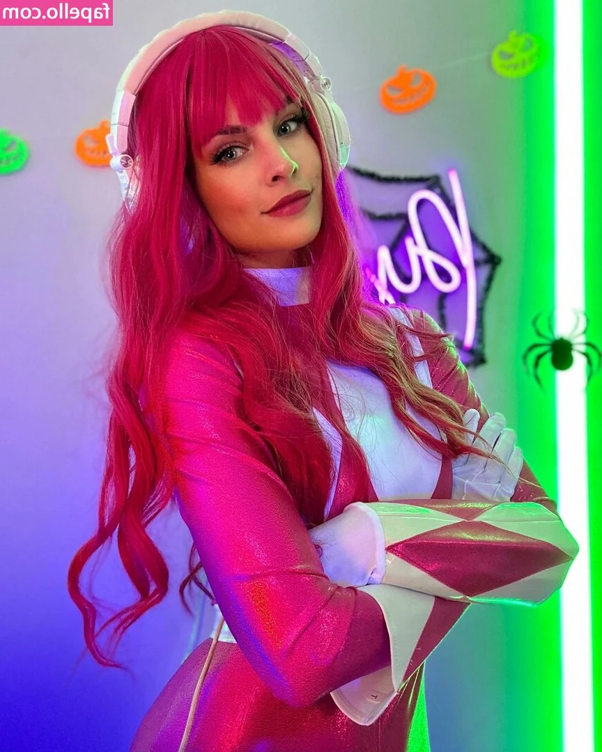 Pykamusic Pyka [ pykamusic-pyka ] - Can t decide if I should be shy or show off a little more  what do