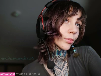 trickynymph [ trickynymph-1 ] - I'm about to have sex with this incredibly hot girl. Aren't you