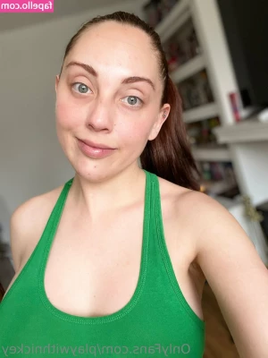 playwithnickey [ playwithnickey-2 ] - 37 glorious minutes of nude yoga stretching with focus on staying low